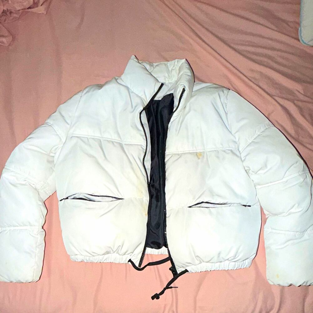 FOREVER 21 Women’s XS White/Black Short Quilted Puffer Jacket Full Zip